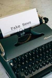 Investigaţie BBC: Zeci de pagini Facebook au difuzat reclame electorale înşelătoare în Serbia, plătite în lei româneşti, inclusiv de o firmă din Craiova